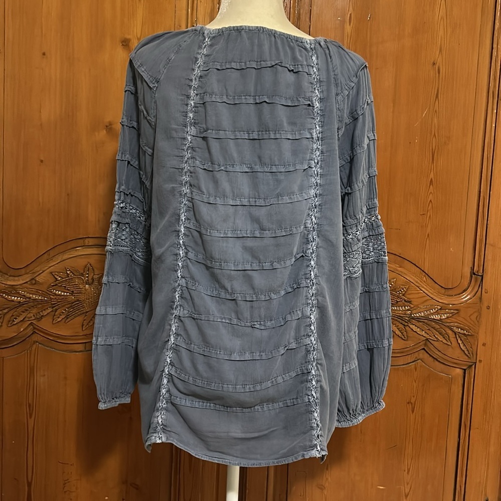 Sundance Tie Neckline Lace Incerts and Seam detail Boho Style Top. Medium - Picture 2 of 4